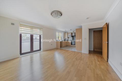 Old Farm Avenue, Southgate 2 bed flat for sale