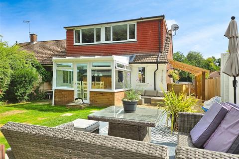 Montrose Close, Fleet, Hampshire 3 bed semi