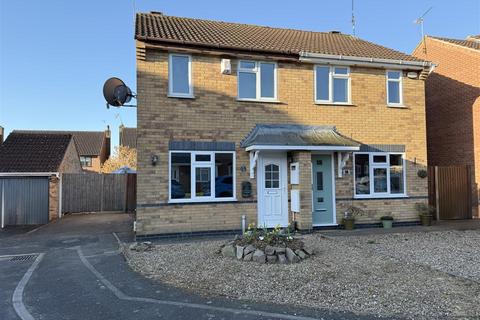 Cannam Close, Whetstone LE8 3 bed semi