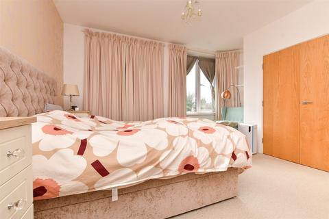 Sutton Court Road, Sutton, Surrey 3 bed flat for sale