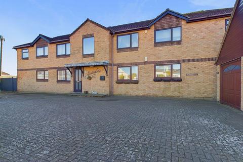 Brighton Road, Lancing, BN15 8ET 3 bed flat for sale