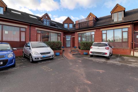 Elgin Court, High Street, Stonehouse 1 bed apartment for sale