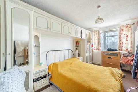 Lynton Road, Rayners Lane, Harrow, HA2 3 bed semi