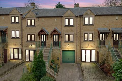Chiltern Court, Leeds, West Yorkshire 3 bed townhouse for sale