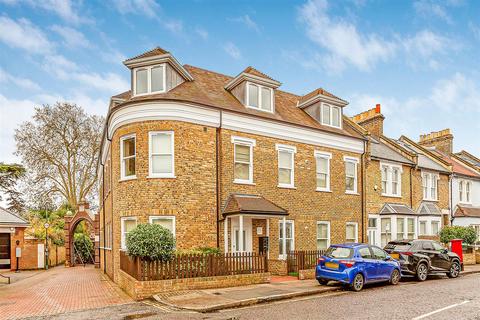 White Hart Lane, Barnes, London, SW13 3 bed flat for sale