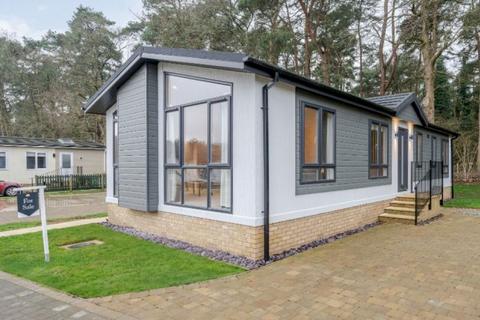 19 Bunny Wood Drive, Great Hockham IP24 2 bed park home for sale