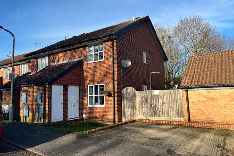 Burgess Gardens, Newport Pagnell 2 bed end of terrace house for sale