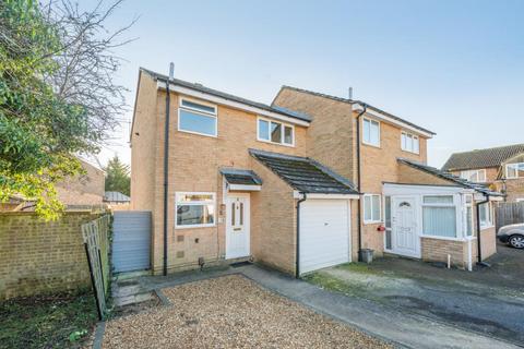 Carterton,  Oxfordshire,  OX18 2 bed semi