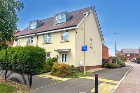 Stratford Road, Andover, SP11 6XX 3 bed semi