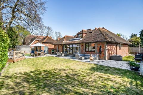 Easthampstead Road, Wokingham RG40 5 bed detached house for sale