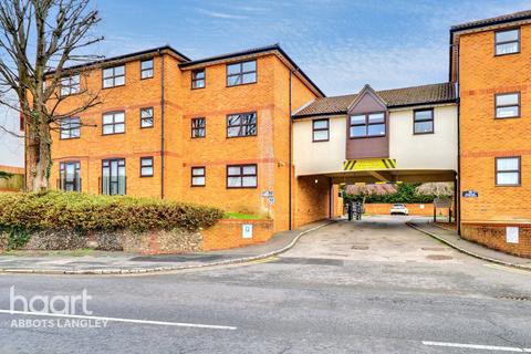 Station Road, Kings Langley 1 bed flat for sale