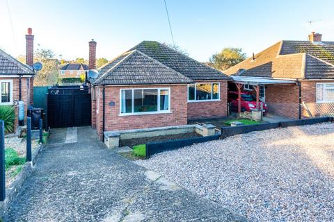 Hall Avenue, Rushden NN10 2 bed detached bungalow for sale