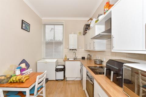 New Dover Road, Canterbury, Kent 2 bed flat for sale