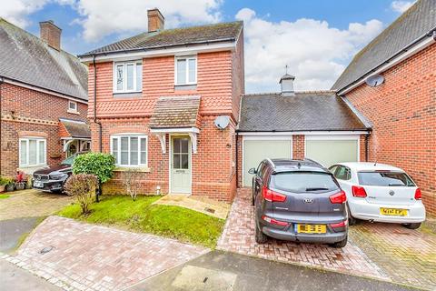 Hall Hurst Close, Loxwood, West Sussex 3 bed link detached house for sale