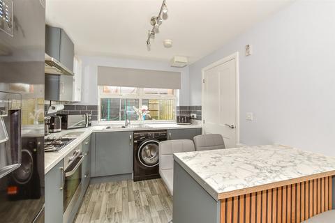 Vickery Court, Staplehurst... 2 bed semi