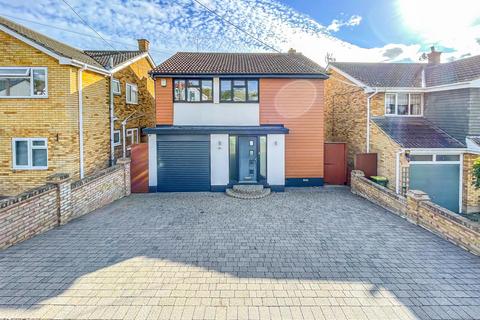 Branksome Avenue, Hockley SS5 3 bed detached house for sale