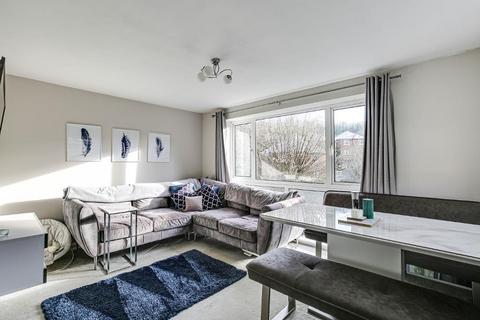 Crescent Road, Caterham, CR3 6LH 2 bed maisonette for sale