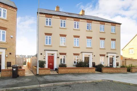 Harlequin Crescent, Bedford MK42 3 bed terraced house for sale