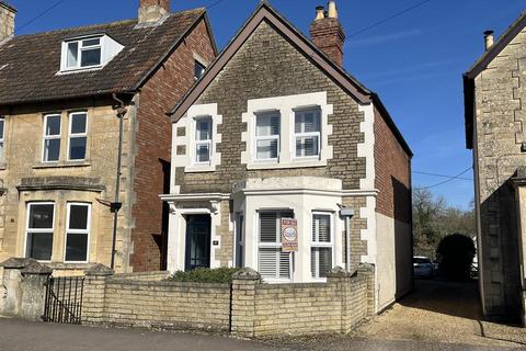 Bristol Road, Chippenham 3 bed detached house for sale