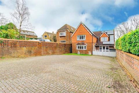 Old Kempshott Lane, Basingstoke RG22 6 bed detached house for sale