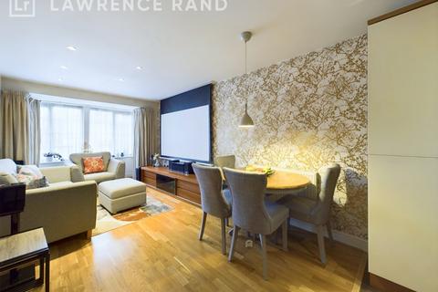 2 Flowers Avenue, Ruislip, HA4 2 bed flat for sale