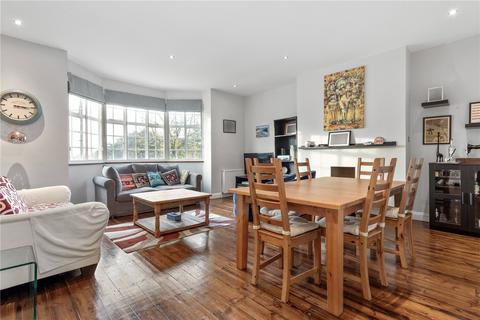 Queenswood Court, Kings Avenue... 3 bed apartment for sale