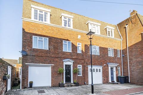 Nile Street, Emsworth, PO10 3 bed end of terrace house for sale