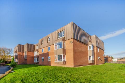 Vicarage Court, Gloucester GL3 2 bed apartment for sale