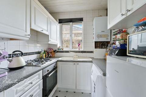 Finn House, Bevenden Street... 3 bed flat for sale