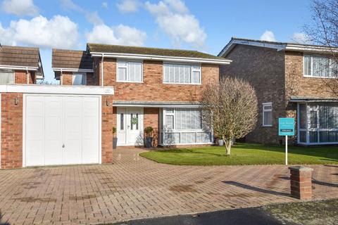 Raphael Drive, Shoeburyness, Essex, SS3 4 bed detached house for sale