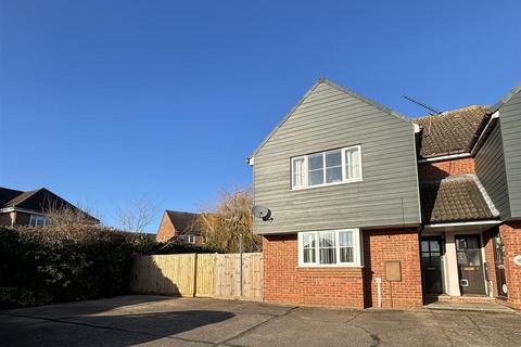 Drake Close, Stowmarket IP14 2 bed flat for sale