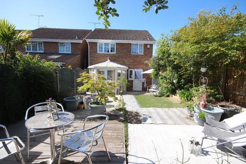 Linnet Road, Poole, Dorset, BH17 3 bed detached house for sale