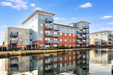 Wraysbury Drive, Yiewsley, UB7 2 bed apartment for sale