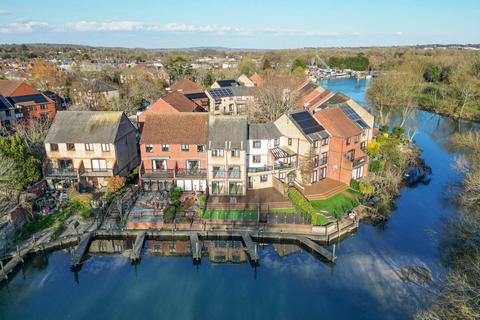 Heron Island, Caversham, Reading 4 bed townhouse for sale