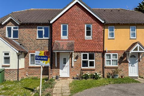 Pebble Walk, Littlehampton BN17 2 bed terraced house for sale