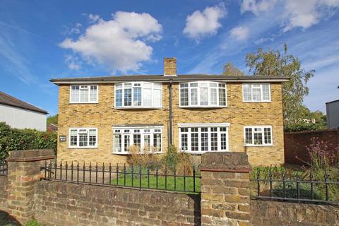 Abbotts Mead, Richmond TW10 2 bed flat for sale