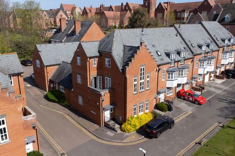 Greensleeves Drive, Brentwood CM14 3 bed townhouse for sale