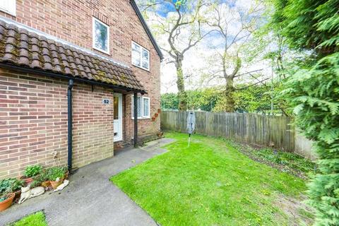 Vesey Close, Farnborough, Hampshire 1 bed maisonette for sale