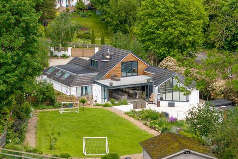 The Avenue, Welwyn 6 bed detached house for sale