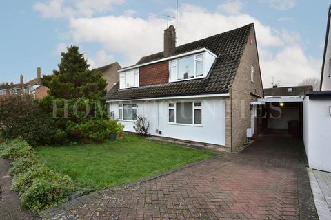 Robert Close, Potters Bar, EN6 3 bed semi