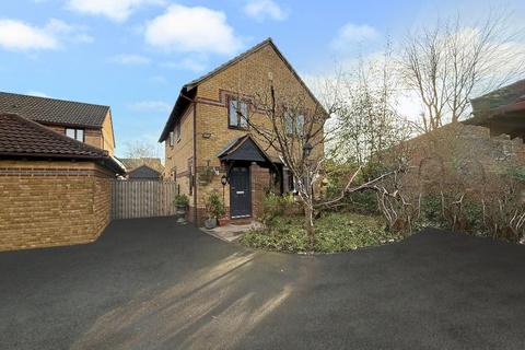 Dovedale, Bushmead, Luton... 4 bed detached house for sale
