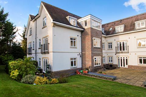 Station Road, Beaconsfield... 2 bed apartment for sale