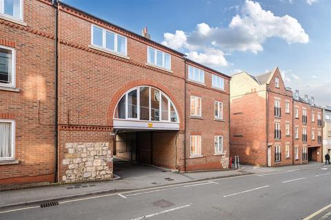 Queens Court, Fetter Lane, York, YO1 6EH 2 bed flat for sale