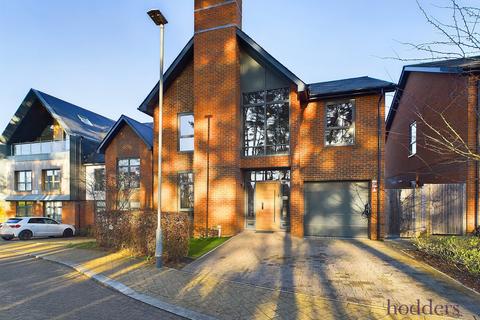 Firefly Road, Longcross, Surrey, KT16 4 bed detached house for sale