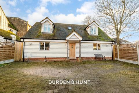 High Street, Ongar, CM5 2 bed detached house for sale