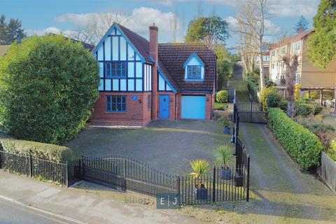 High Road, Loughton IG10 4 bed detached house for sale