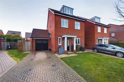 Curlew Grove, Blackwater, Surrey, GU17 4 bed detached house for sale