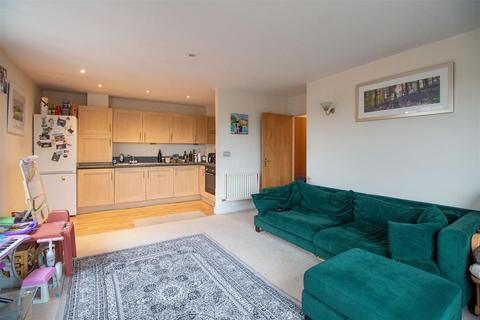 Highbank, Haywards Heath 2 bed flat for sale