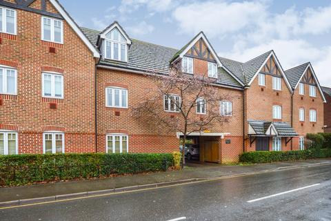 High Road, Byfleet, West Byfleet... 2 bed apartment for sale