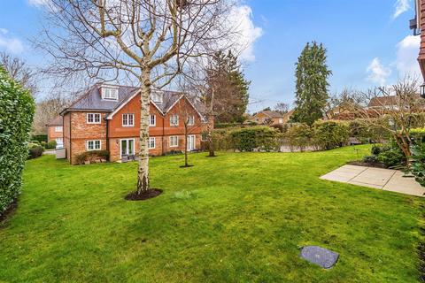 Highdown Close, Banstead 2 bed apartment for sale